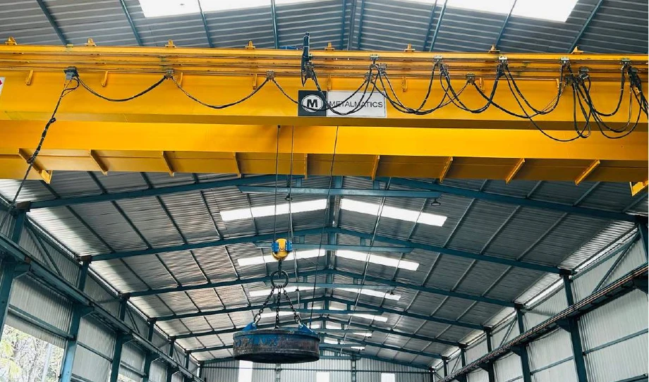 Crane & magnet handling — material handling photograph